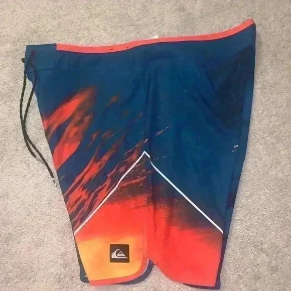 NWOT Quicksilver board shorts 38 - Picture 4 of 6